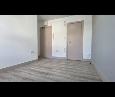 Studio Flat, Upper Clapton Road, E5 - Photo 2