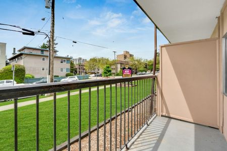 Colonial House Apartments - 1 Bedroom - Photo 3