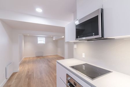 4930 Queen Mary Road - Photo 3