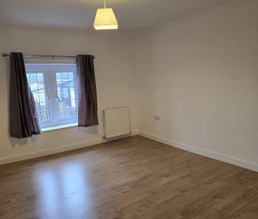 4 bedroom semi-detached house to rent - Photo 5