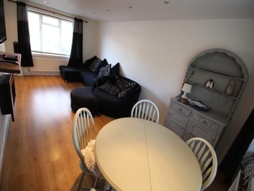 3 bedroom end of terrace house to rent - Photo 1