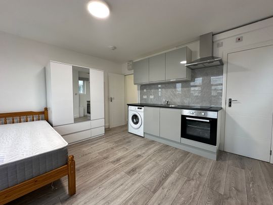 Studio Flat, Finchley Road, NW11 - Photo 1