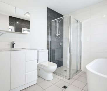 4 BEDROOM FAMILY HOME - Photo 2