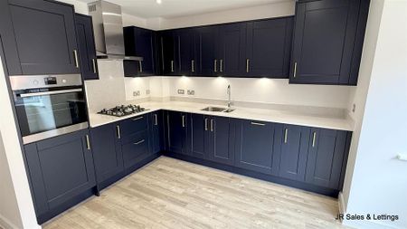3 bedroom semi-detached house to rent - Photo 4