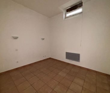 Location Appartement 3 pièces 65m² NIMES 30000 - Photo 2
