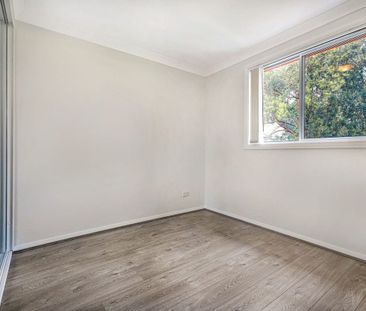 Private granny flat with spacious yard - Photo 1