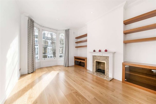 3d Virtual Viewing Available - A fantastic two bedroom apartment with wooden floors throughout. - Photo 1