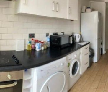 Room in a Shared Flat, Ibsley Gardens, SW15 - Photo 6