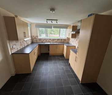 3 bedroom end of terrace house to rent - Photo 6