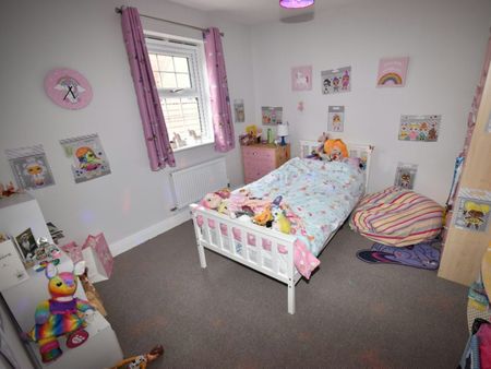 Semi-detached house to rent on - Photo 2