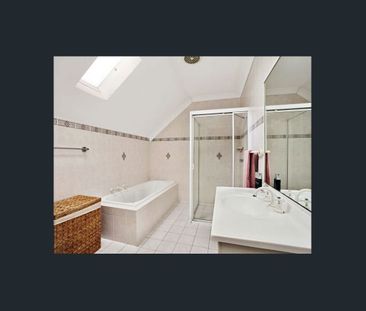 3 Bedrooms Townhouse with study in the main bedroom - Photo 5