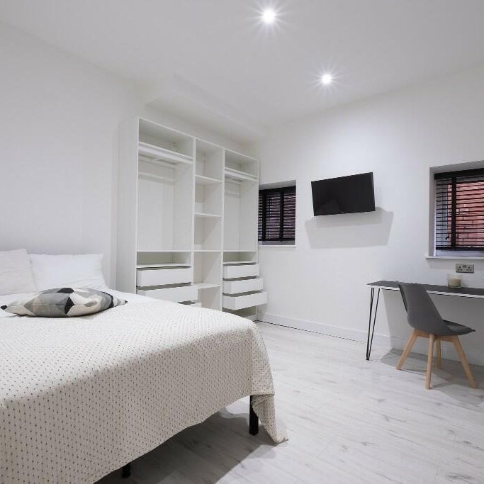 9 bedroom house to rent - Photo 1