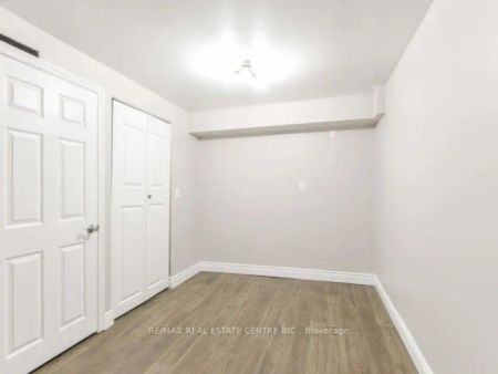 Property For Lease | W9015607 - Photo 5