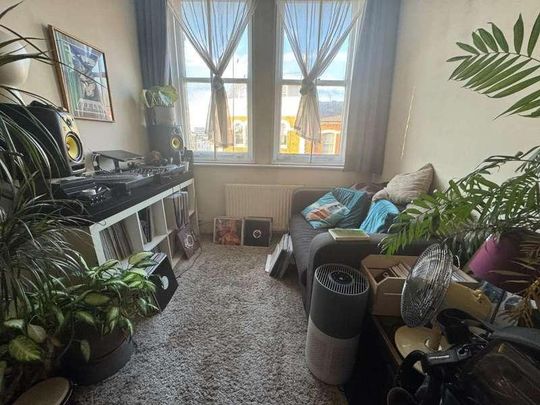 Flat, A Deptford Broadway, London, SE8 - Photo 1