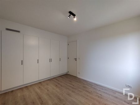 Appartement met ingebouwde kasten en parkeerplaats in Ieper. - Foto 3