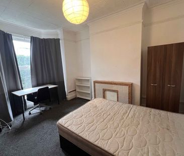 5 Bed Student Accommodation - Photo 4