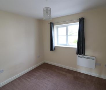 2 bedroom semi-detached house to rent - Photo 3