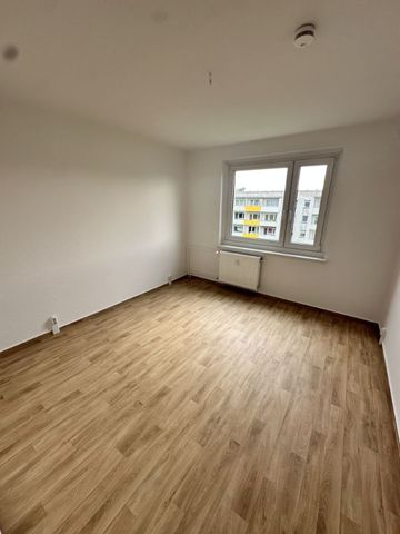 Frisch sanierte 2 Raum-Wohnung mit Balkon - Photo 2