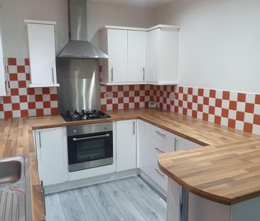 3 bedroom semi-detached house to rent - Photo 6