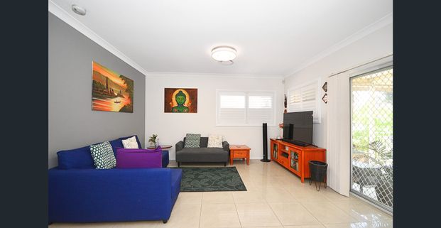 Beautifully Presented Single Level 3 Bedroom Duplex with Ducted Air Conditioning - Photo 1