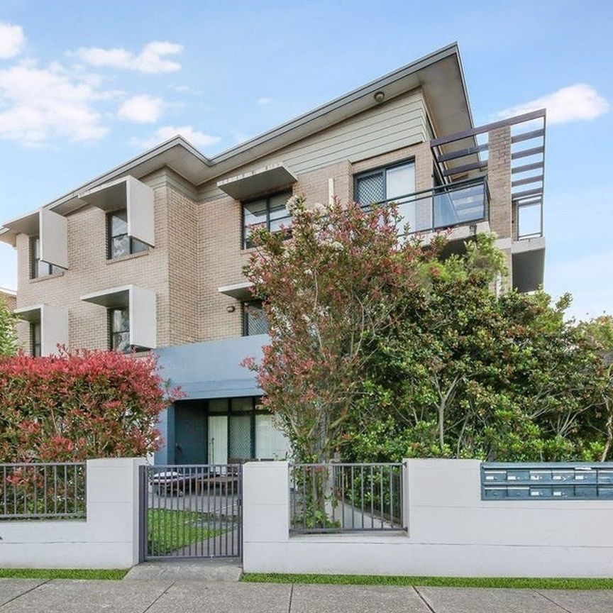 Two Bedroom Modern Apartment - Photo 1