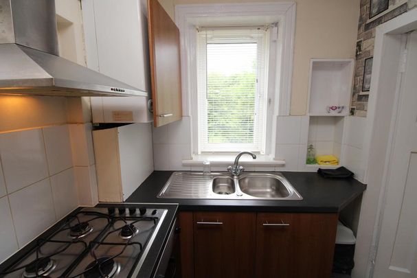 3 bedroom flat to rent - Photo 1