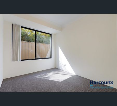 12 Bambra Close, South Lake, WA 6164 - Photo 2