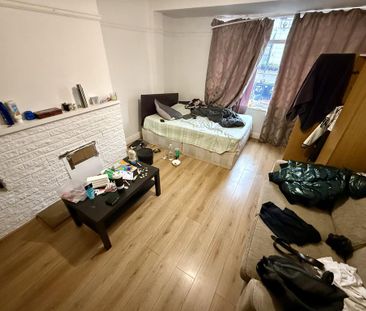5 bedroom end of terrace house to rent - Photo 2