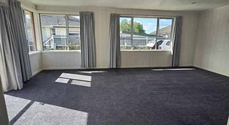 Spacious Tidy Family Home - Photo 4