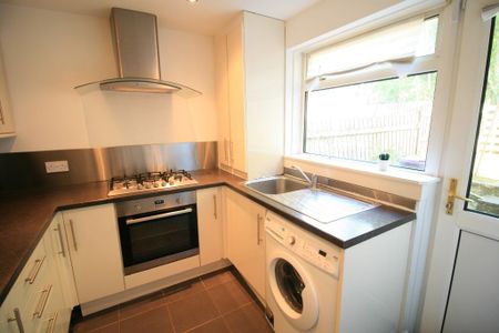 3 bedroom semi-detached house to rent - Photo 3