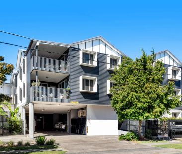 Modern Apartment with Leafy Courtyard Living - Photo 1