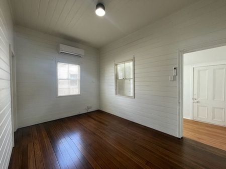 3-Bedroom Cottage in the Heart of Smithtown - Photo 5