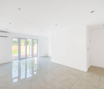 4 bedroom semi-detached house to rent - Photo 2