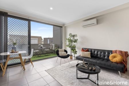 Modern Townhouse in a Quiet Glenroy Location - Photo 2