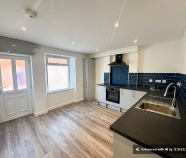 2 bed terraced house to rent in Burton Place, Taunton, TA1 - Photo 3