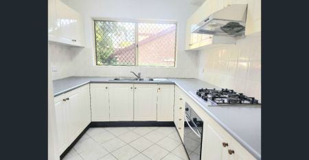 Spacious 4-Bedroom Townhouse for Lease - Photo 4