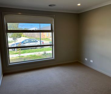 6 Welland Road, Weir Views VIC 3338 - House For Rent | Domain - Photo 4