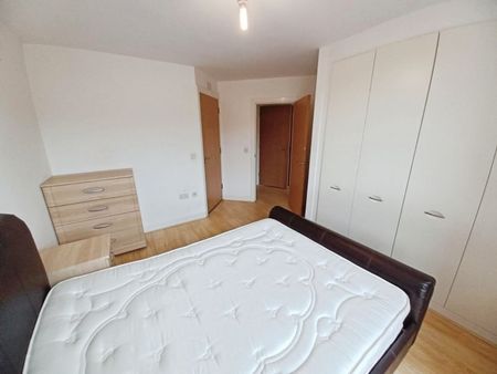 2 bedroom Flat To Let - Photo 3