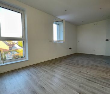 Zentrale Obergeschosswohnung als Erstbezug - Photo 1