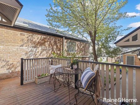 FULLY FURNISHED 2 BEDROOM TOWNHOUSE IN CBD - GAS & WATER INCLUDED - TENANTS TO PAY FOR ELECTRICITY ONLY- Available Now!!! - Photo 5