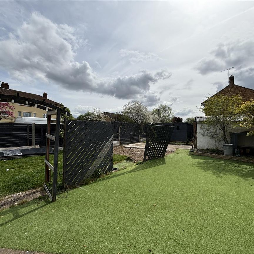 Heather Lane, Yiewsley, West Drayton, UB7 - Photo 1
