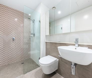 Beautiful One-Bedroom Apartment in Fantastic Location - Photo 3