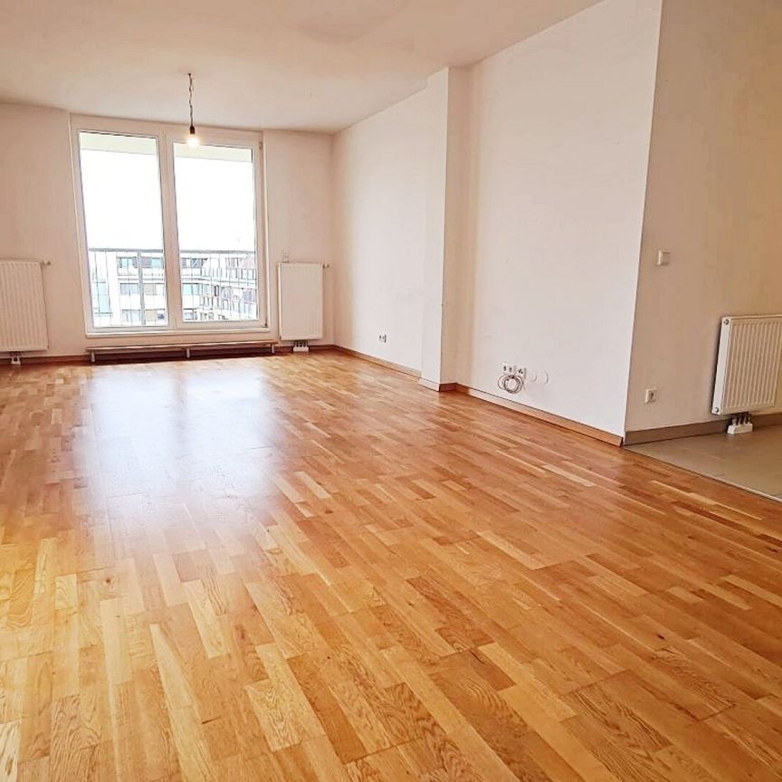 DACHGESCHOSS, gepflegte 103 m2 Neubau mit Loggia und Balkon, Wohnküche, 3 Zimmer, Wannenbad, Parketten, Holbeingasse - Photo 1