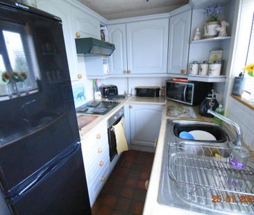 2 bedroom semi-detached house to rent - Photo 5