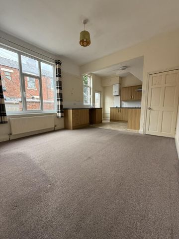 3 bedroom end of terrace house to rent - Photo 2