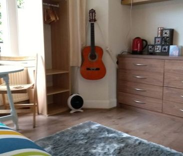 2 Bed Flat, Hornsey, N8 - Photo 5