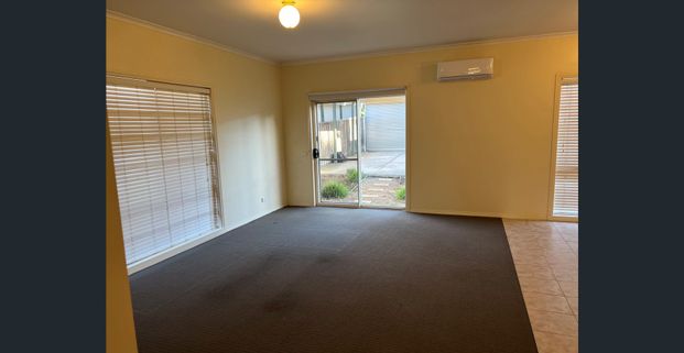 Comfort & Convenience for Family Living! - Photo 1