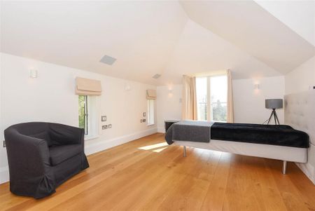 6 bedroom detached house to rent - Photo 4