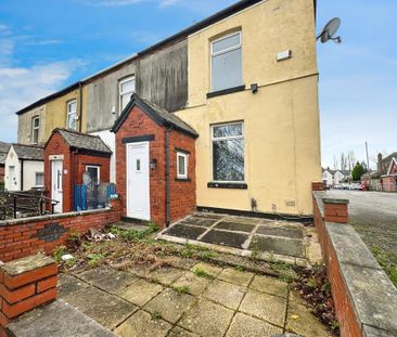 3 bedroom end of terrace house to rent - Photo 2