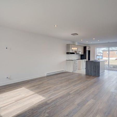 Superbe 5 ½ sur deux étages, style maison de ville! - Photo 4